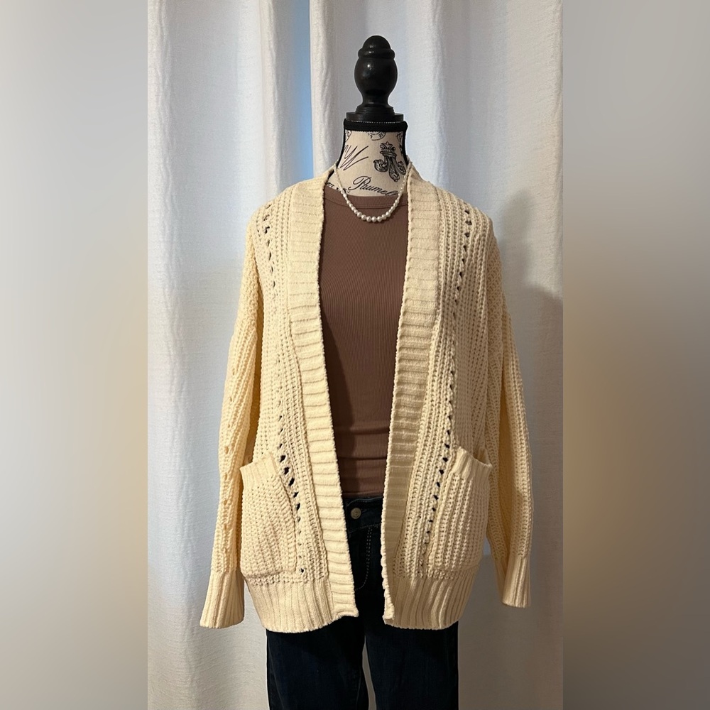 American Eagle Outfitters Cream Knit Women's Sweater